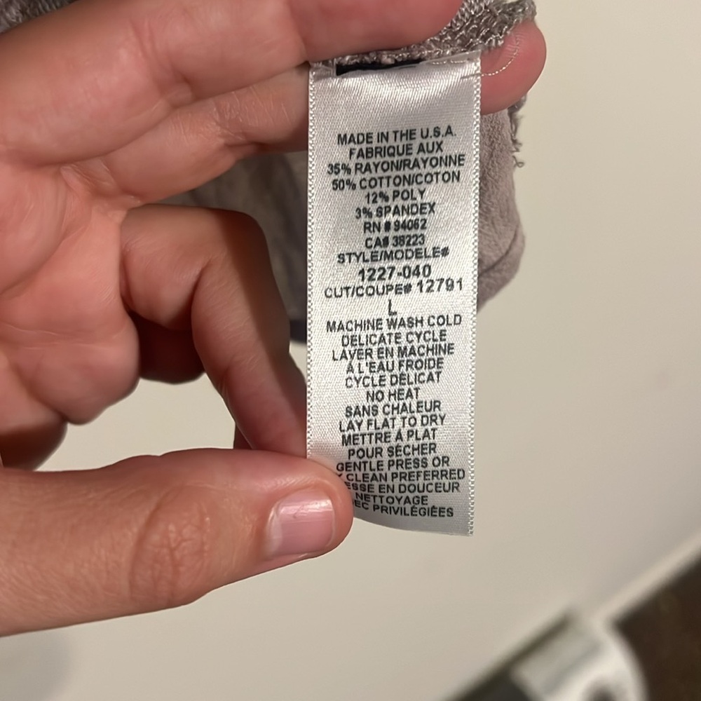 ♻️Language Cut Out Top - Picture 3 of 3